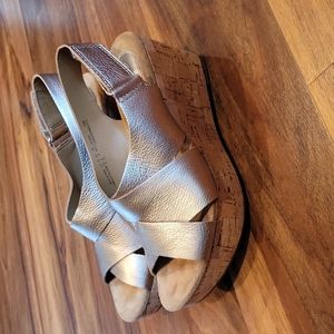 Like New! Clarks Artisan Caslynn Diem Wedge Sandal - Size 8